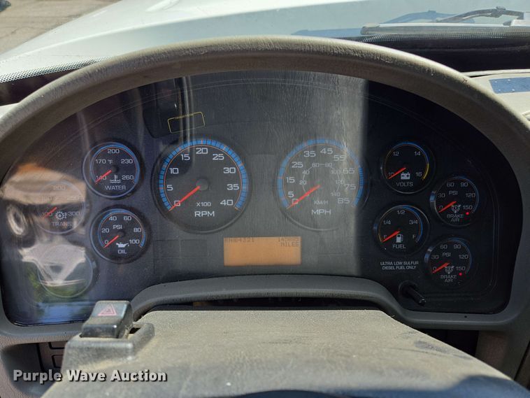 image for item EJ8712 2016 International 7400 refuse truck