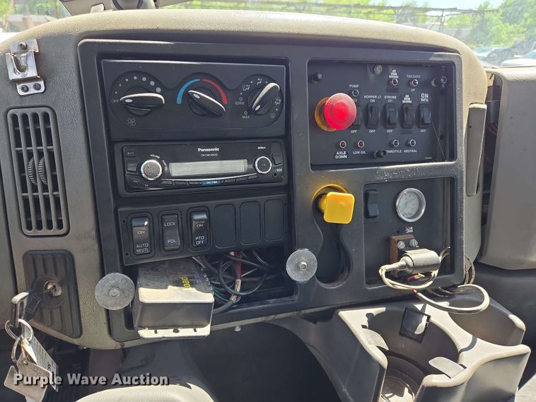 image for item EJ8712 2016 International 7400 refuse truck