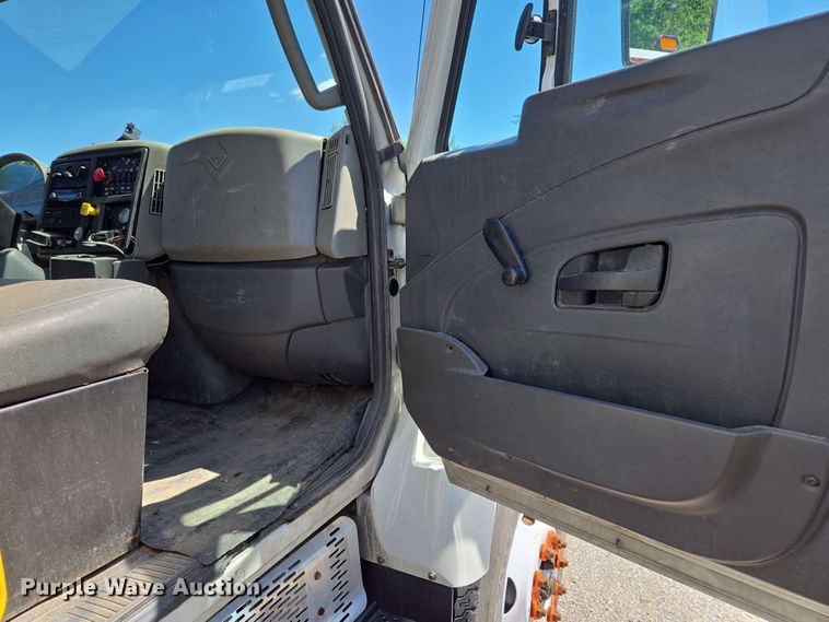 image for item EJ8712 2016 International 7400 refuse truck