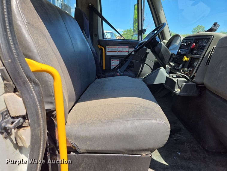 image for item EJ8712 2016 International 7400 refuse truck