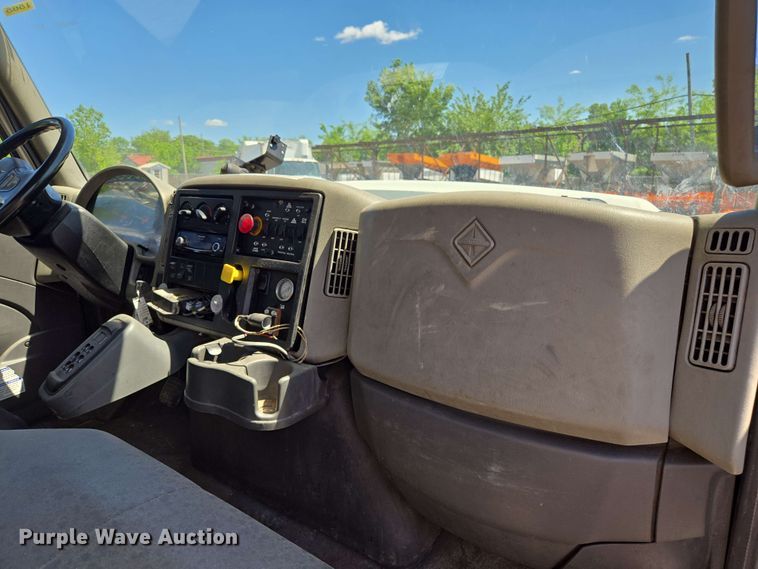 image for item EJ8712 2016 International 7400 refuse truck