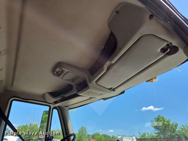 image for item EJ8712 2016 International 7400 refuse truck