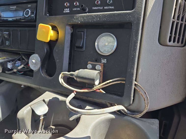 image for item EJ8712 2016 International 7400 refuse truck