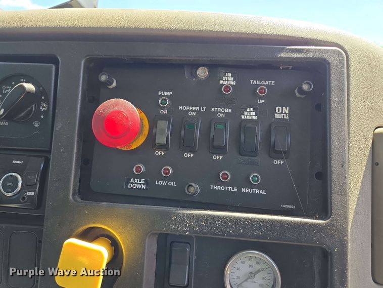 image for item EJ8712 2016 International 7400 refuse truck