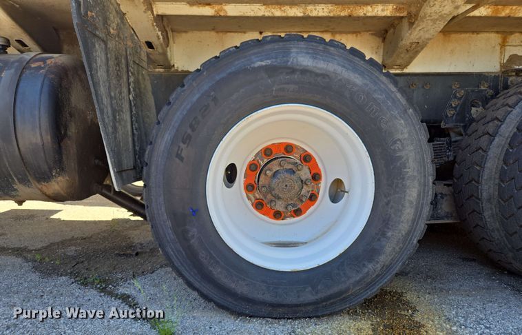 image for item EJ8712 2016 International 7400 refuse truck