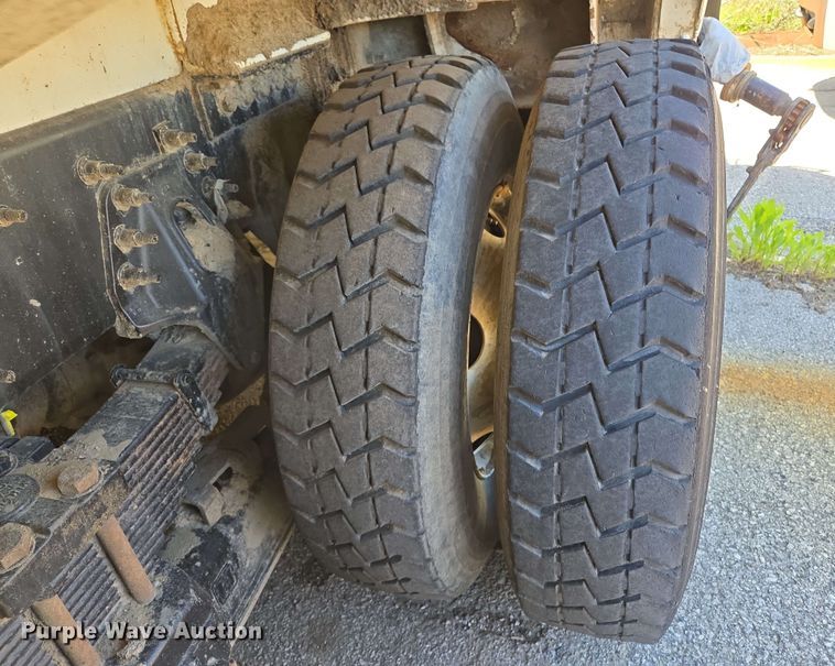 image for item EJ8712 2016 International 7400 refuse truck