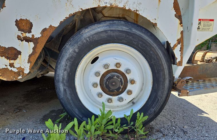 image for item EJ8712 2016 International 7400 refuse truck