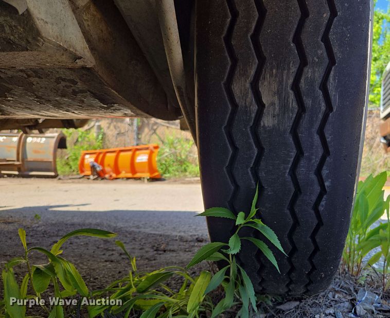 image for item EJ8712 2016 International 7400 refuse truck