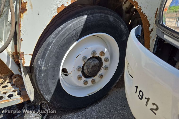 image for item EJ8712 2016 International 7400 refuse truck