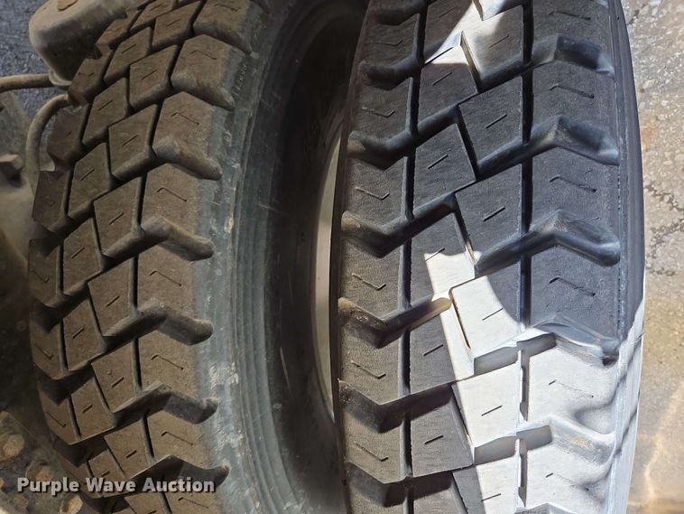 image for item EJ8712 2016 International 7400 refuse truck