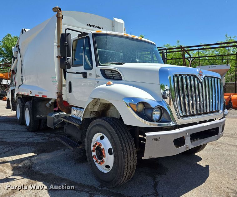 image for item EJ8713 2016 International 7400 refuse truck
