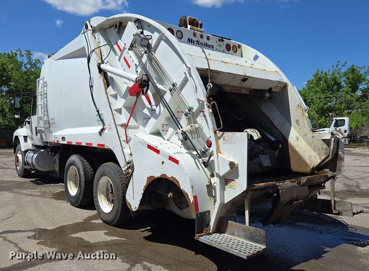 image for item EJ8713 2016 International 7400 refuse truck