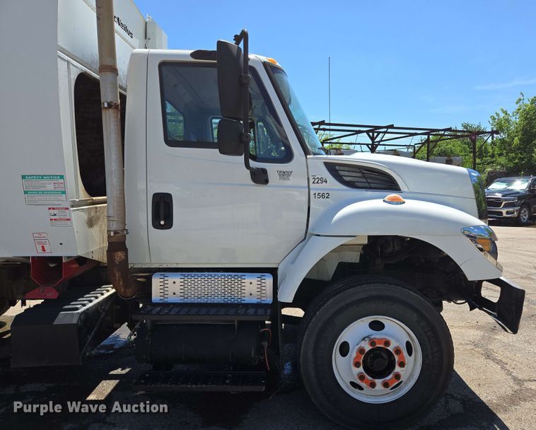 image for item EJ8713 2016 International 7400 refuse truck