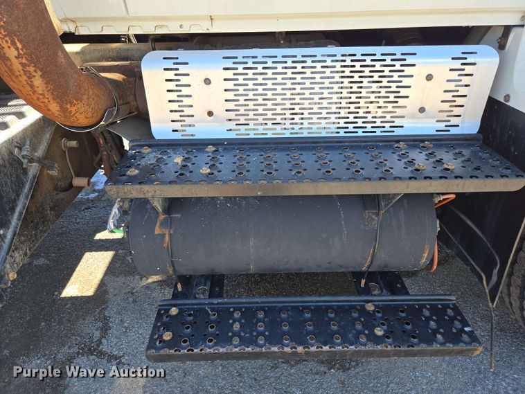 image for item EJ8713 2016 International 7400 refuse truck