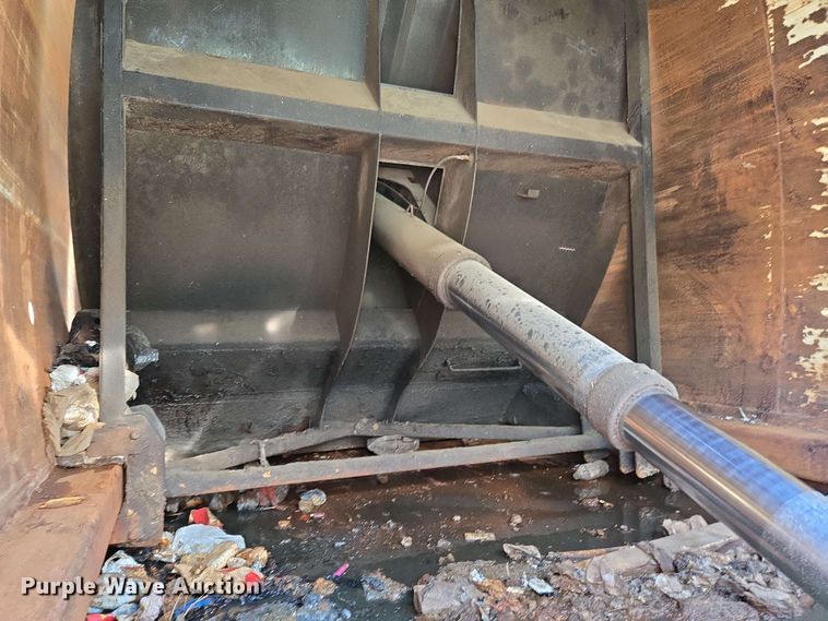 image for item EJ8713 2016 International 7400 refuse truck