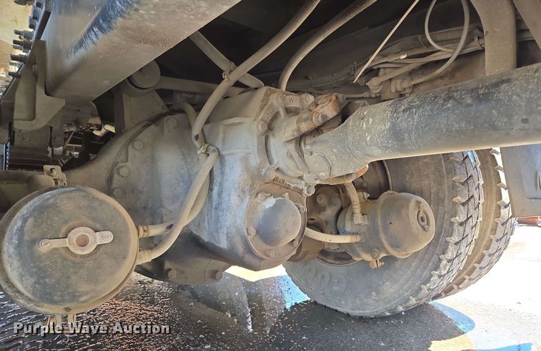 image for item EJ8713 2016 International 7400 refuse truck