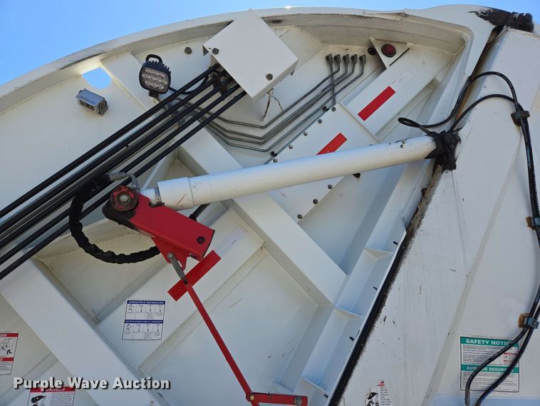 image for item EJ8713 2016 International 7400 refuse truck