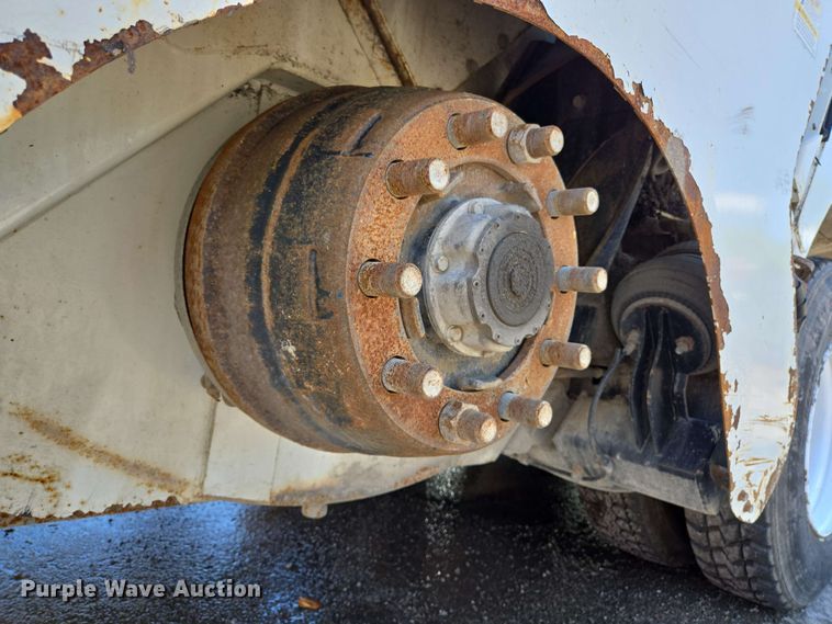 image for item EJ8713 2016 International 7400 refuse truck