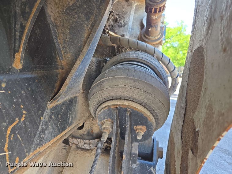 image for item EJ8713 2016 International 7400 refuse truck