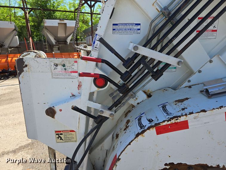 image for item EJ8713 2016 International 7400 refuse truck