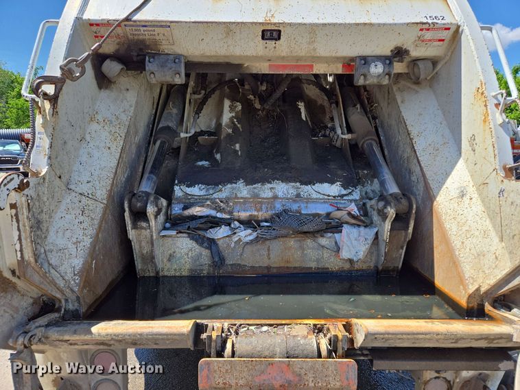 image for item EJ8713 2016 International 7400 refuse truck