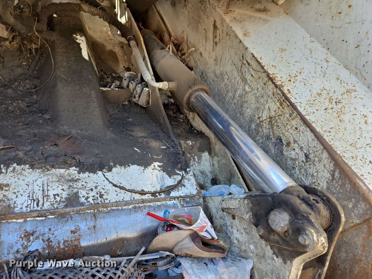 image for item EJ8713 2016 International 7400 refuse truck