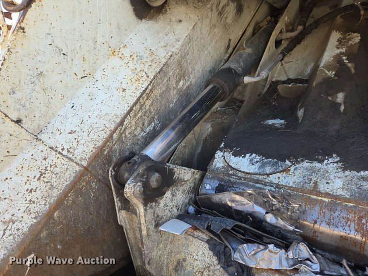 image for item EJ8713 2016 International 7400 refuse truck