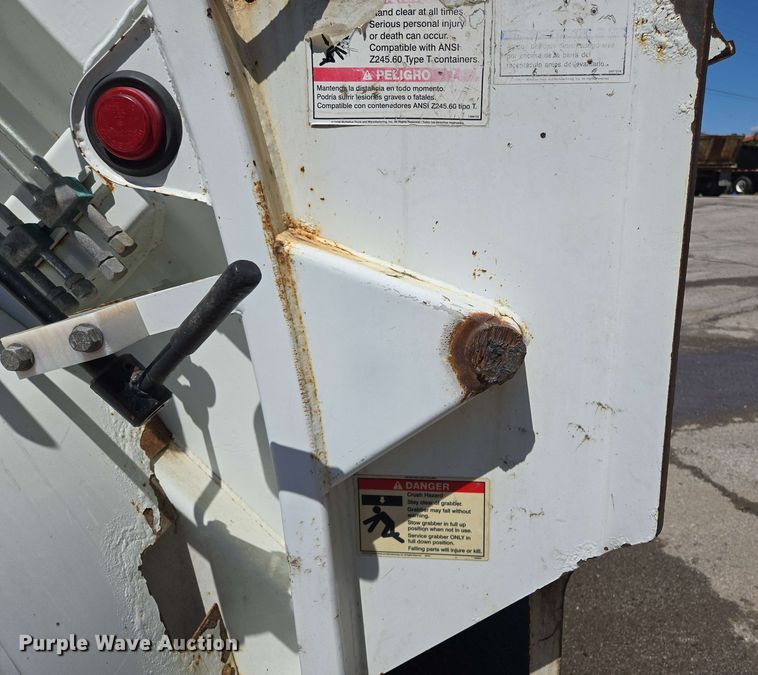 image for item EJ8713 2016 International 7400 refuse truck