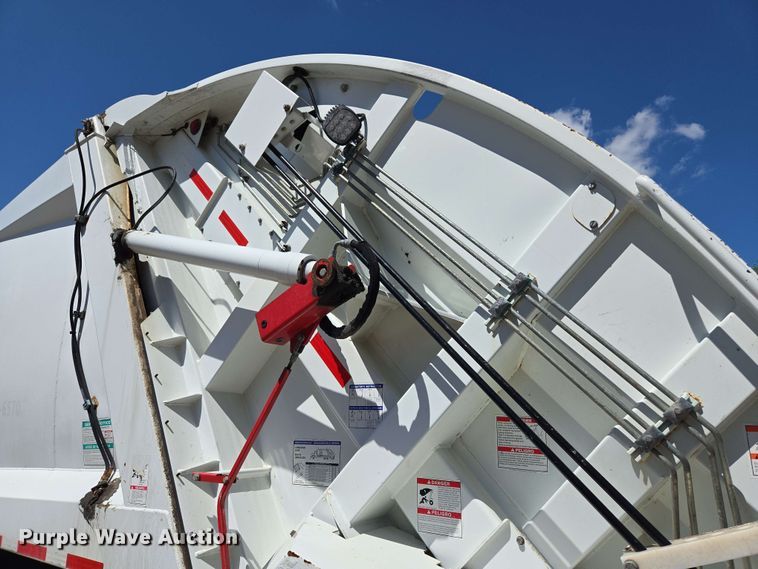 image for item EJ8713 2016 International 7400 refuse truck