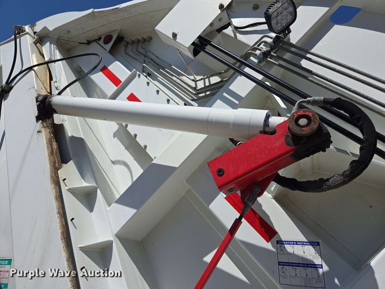 image for item EJ8713 2016 International 7400 refuse truck