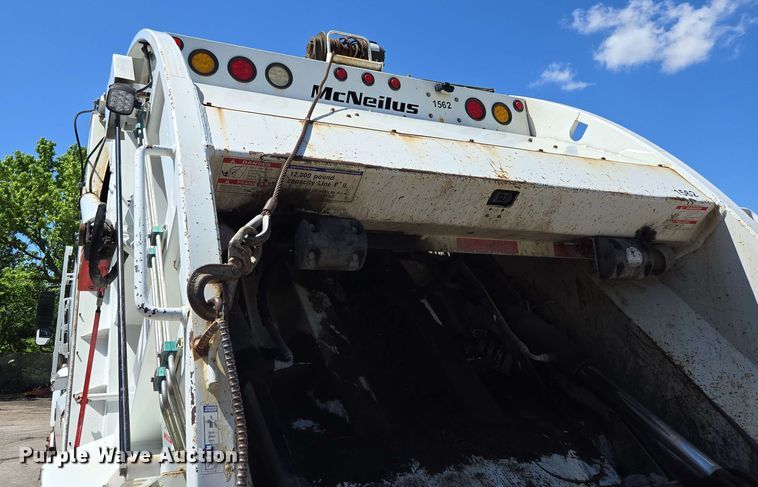 image for item EJ8713 2016 International 7400 refuse truck