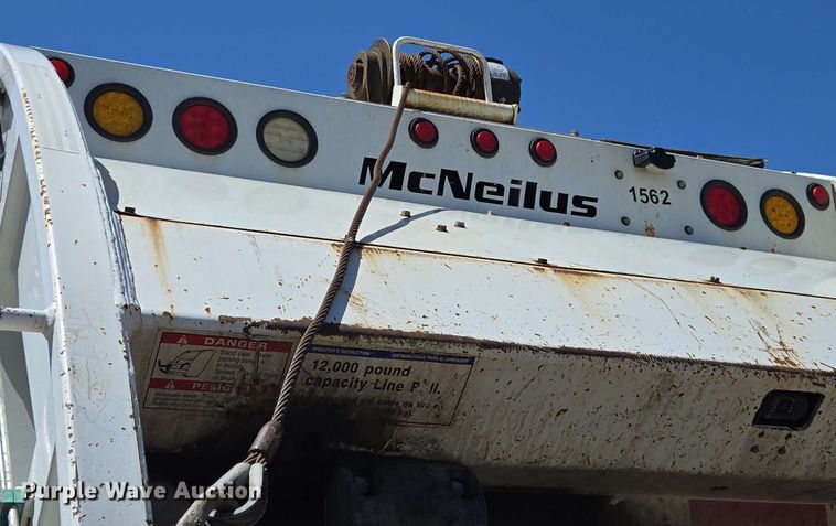 image for item EJ8713 2016 International 7400 refuse truck