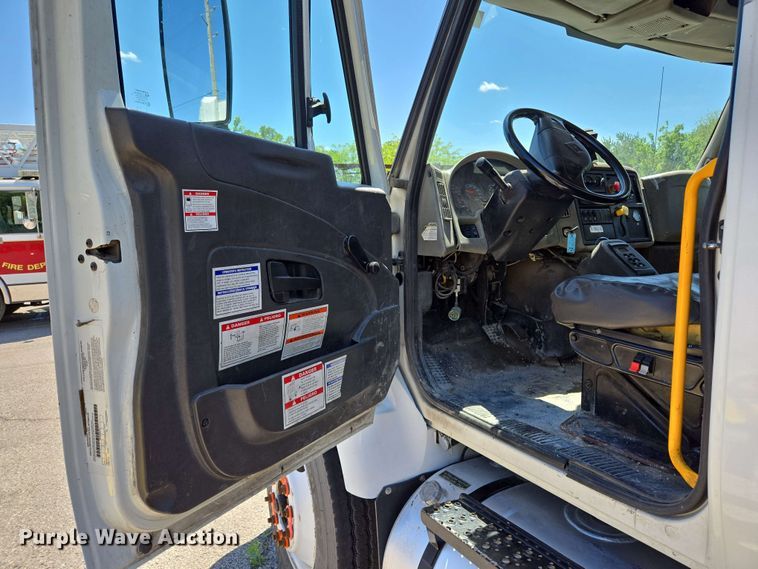 image for item EJ8713 2016 International 7400 refuse truck