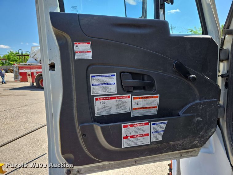 image for item EJ8713 2016 International 7400 refuse truck