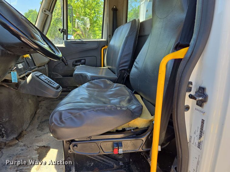 image for item EJ8713 2016 International 7400 refuse truck