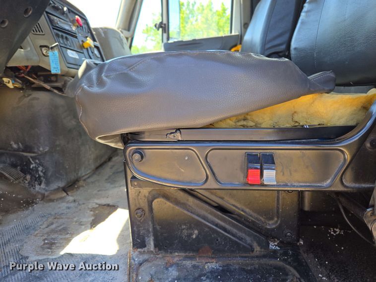 image for item EJ8713 2016 International 7400 refuse truck