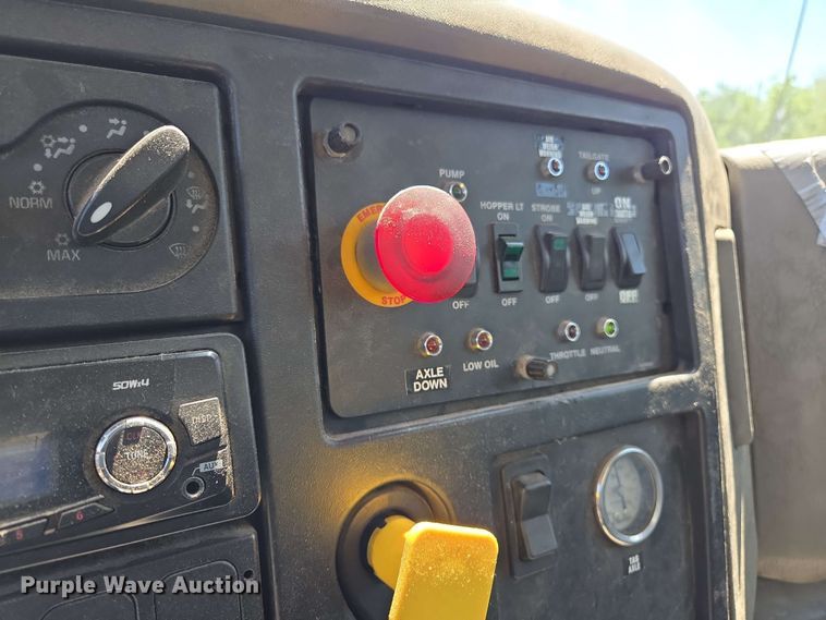 image for item EJ8713 2016 International 7400 refuse truck