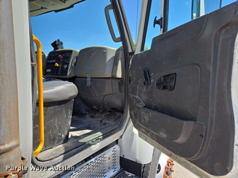 image for item EJ8713 2016 International 7400 refuse truck