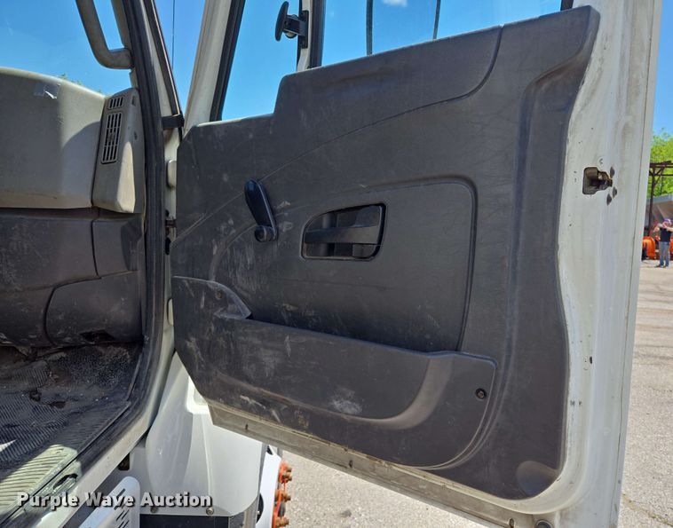 image for item EJ8713 2016 International 7400 refuse truck