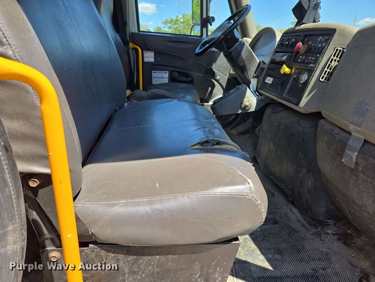 image for item EJ8713 2016 International 7400 refuse truck