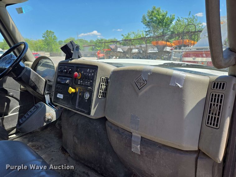 image for item EJ8713 2016 International 7400 refuse truck