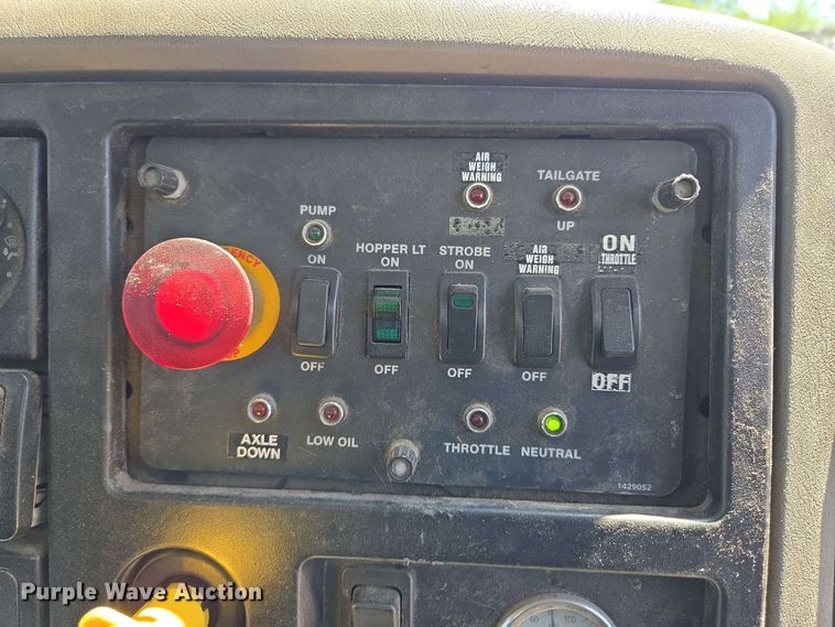 image for item EJ8713 2016 International 7400 refuse truck