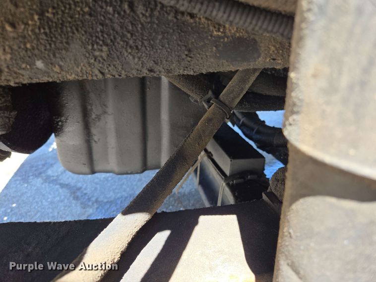 image for item EJ8713 2016 International 7400 refuse truck