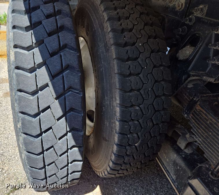 image for item EJ8713 2016 International 7400 refuse truck