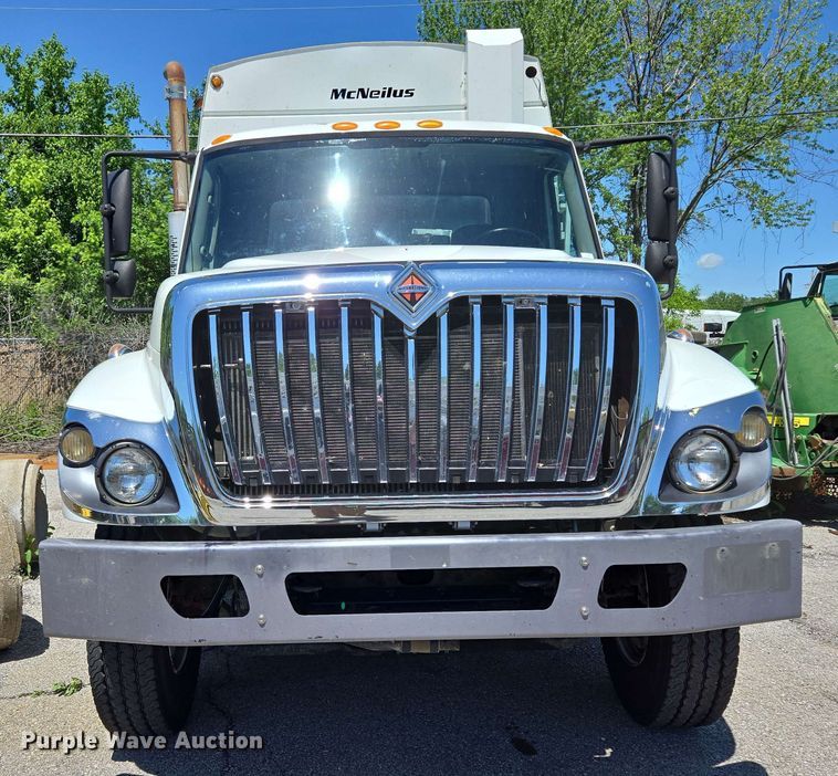 image for item EJ8714 2016 International 7400 refuse truck