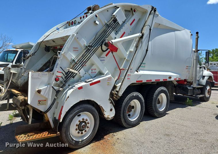 image for item EJ8714 2016 International 7400 refuse truck
