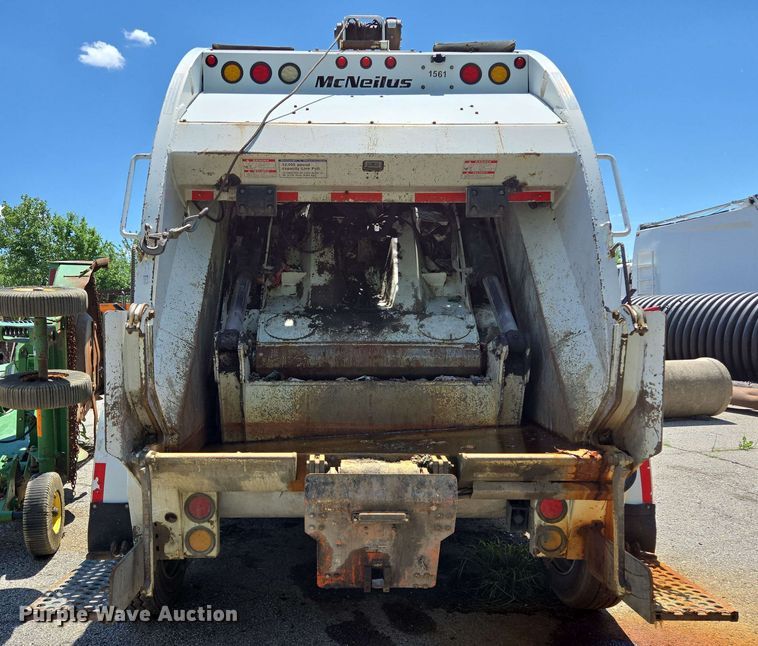 image for item EJ8714 2016 International 7400 refuse truck
