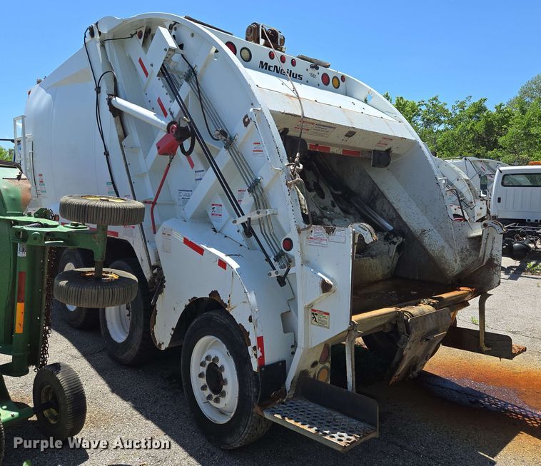 image for item EJ8714 2016 International 7400 refuse truck