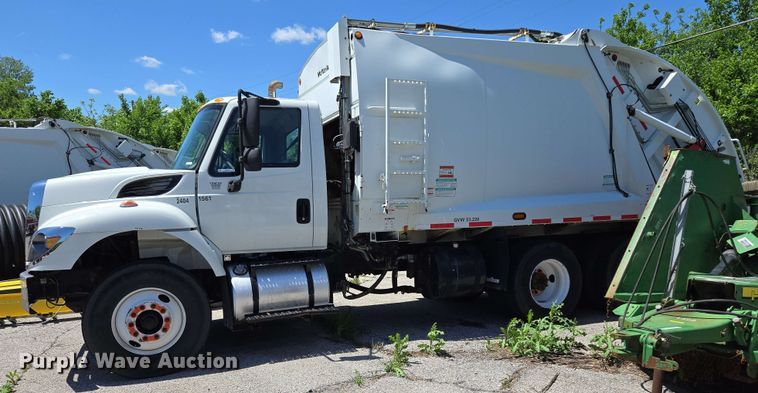 image for item EJ8714 2016 International 7400 refuse truck