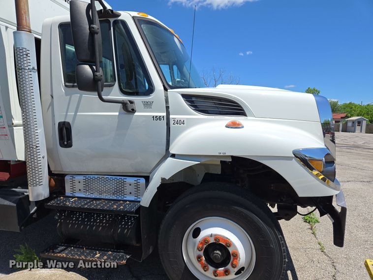 image for item EJ8714 2016 International 7400 refuse truck